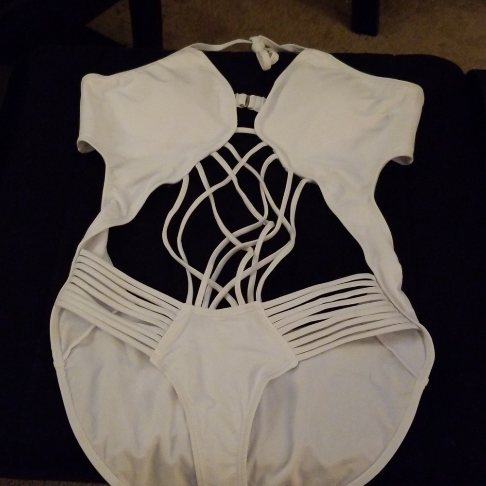Fabletics Halah one piece bathing suit